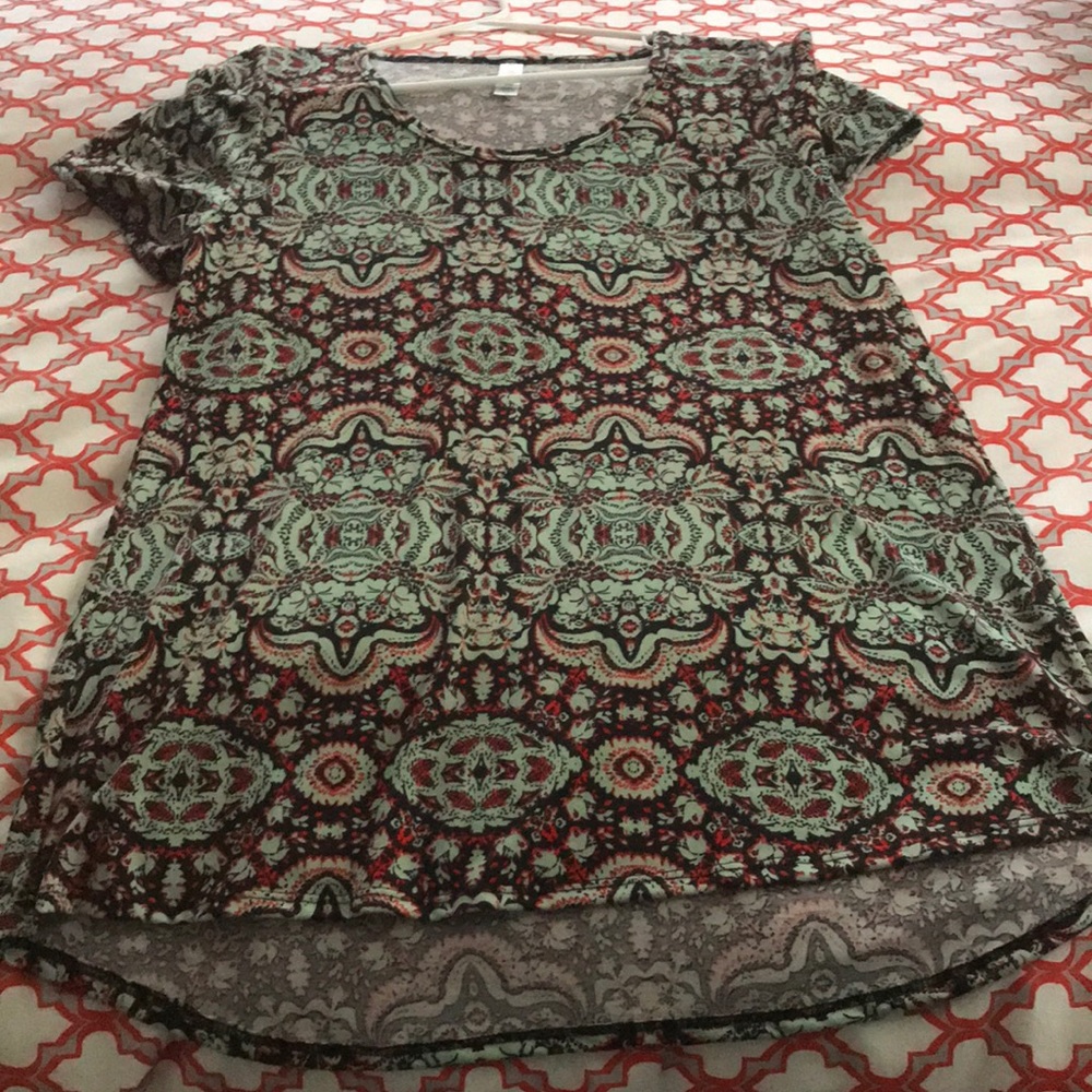 NWOT LuLaRoe large Classic T